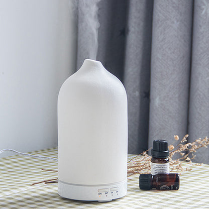 Beyaz renkli seramik görünümlü ultrasonik aroma difüzör, minimal dizaynlı masa üstü kullanım için ideal.